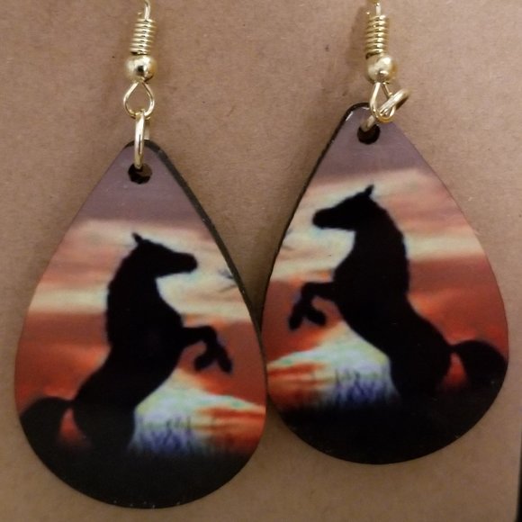 5 for $15 Beautiful Handmade Horse in Sunset Tear Drop Earrings - Picture 1 of 2